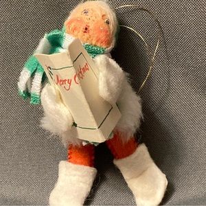 1989 ANNALEE MOBILITEE 3” Christmas Caroler Ornament